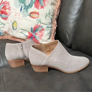 Lucky Brand size 10 bootie